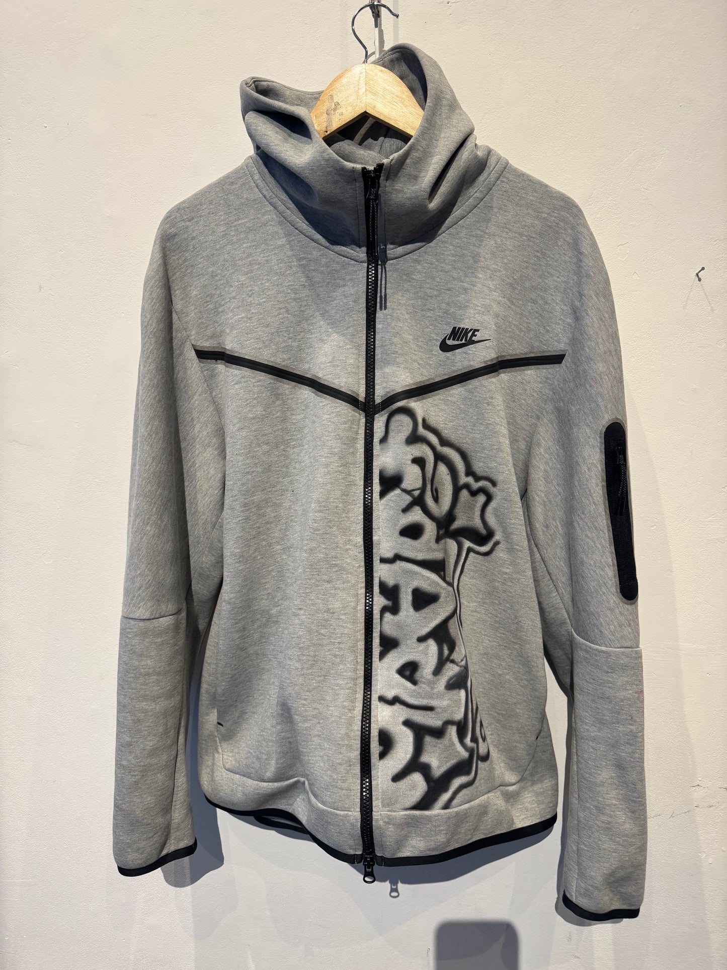 TECH HOODIE