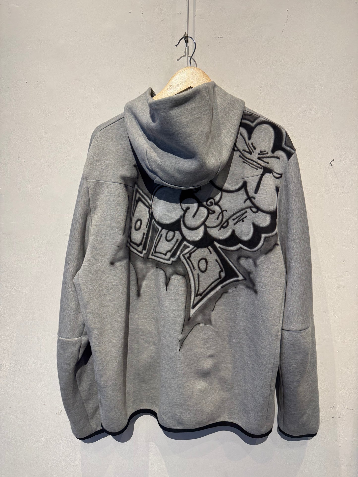 TECH HOODIE